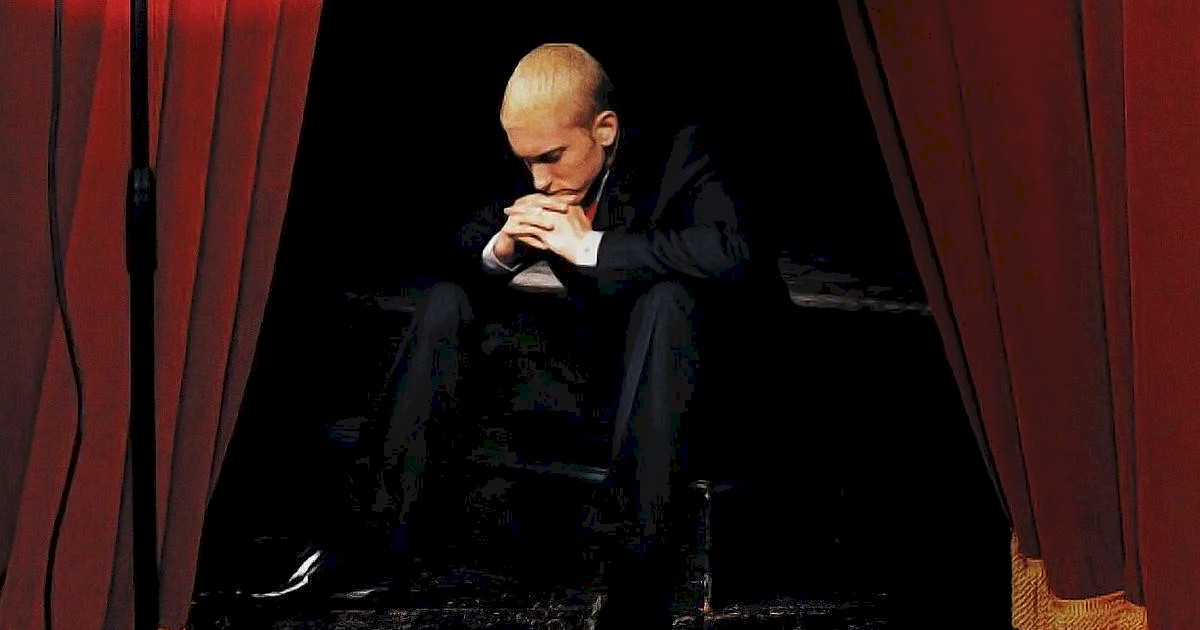 Eminem relança álbum de 2022 em vinil quádruplo