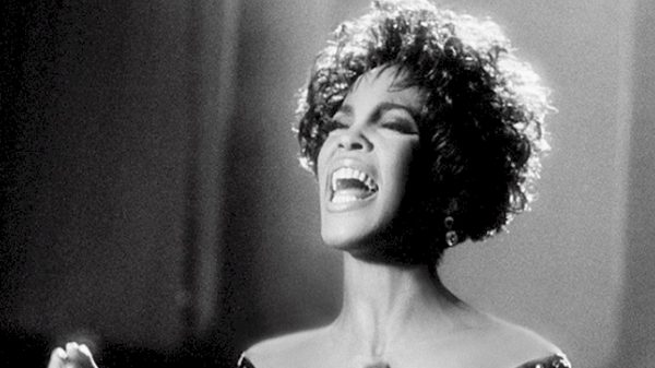 Whitney Houston: obra da artista é adquirida pela Primary Wave 