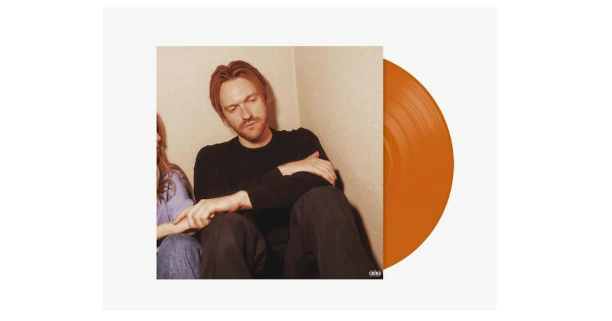 FINNEAS anuncia edição de 'For Cryin' Out Loud' em vinil laranja