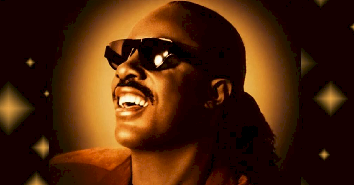 Stevie Wonder relança coletânea com clássicos em vinil duplo