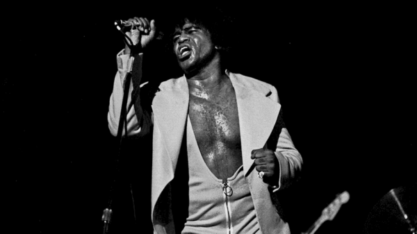 James Brown: coletânea com grandes sucessos é relançada em vinil duplo vermelho  